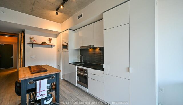 803 – 170 Bayview Ave, Toronto