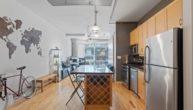 405 – 32 Stewart St, Toronto
