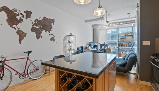405 – 32 Stewart St, Toronto