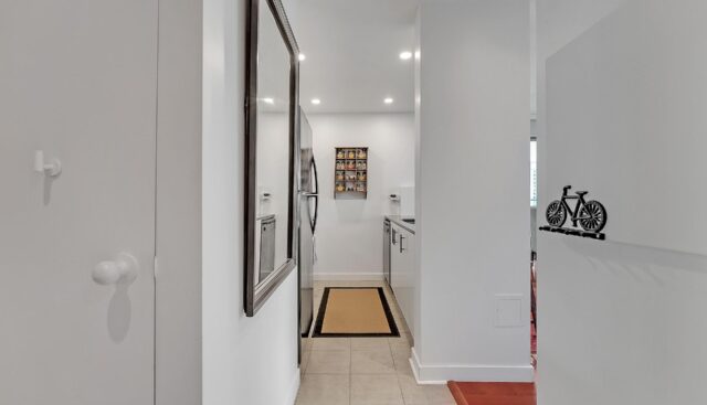 1002 – 285 Mutual St, Toronto