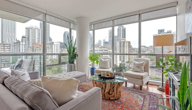 1002 – 285 Mutual St, Toronto