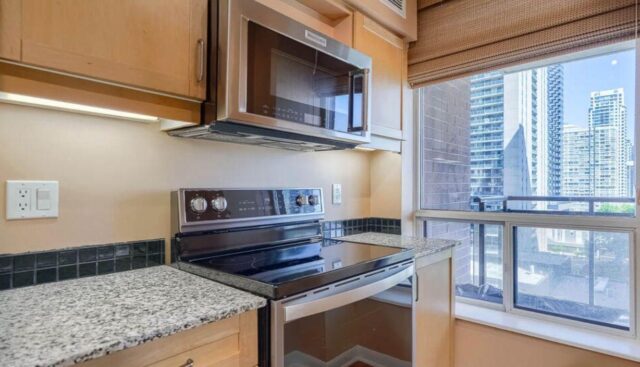 910 – 33 Sheppard Ave, Toronto