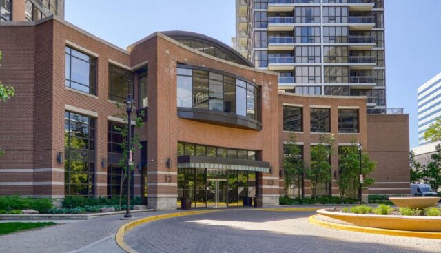 910 – 33 Sheppard Ave, Toronto