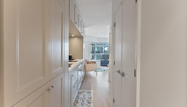 1013 – 155 Yorkville, Toronto