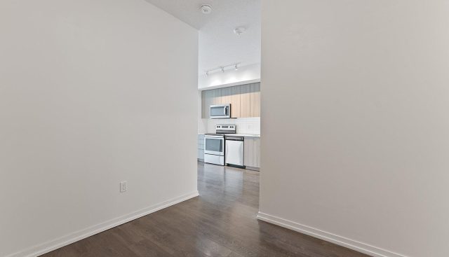 612 – 3237 Bayview, Toronto