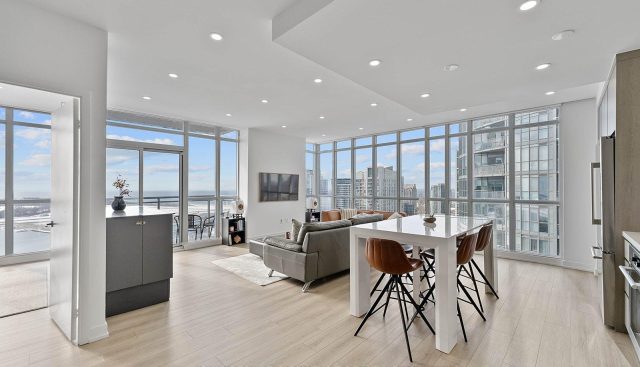 4010 – 15 Iceboat Terr, Toronto