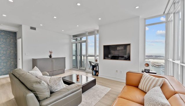 4010 – 15 Iceboat Terr, Toronto