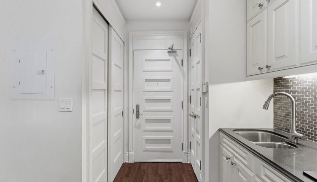 339 – 22 Leader Lane, Toronto