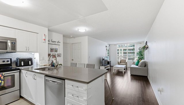 502 – 19 Grand Trunk Cres, Toronto