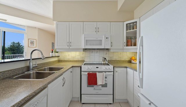 514 – 4200 Bathurst St, Toronto