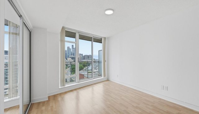 1605 – 650 Queens Quay W, Toronto