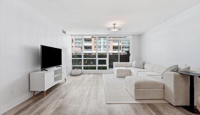 301 – 263 Wellington St W, Toronto