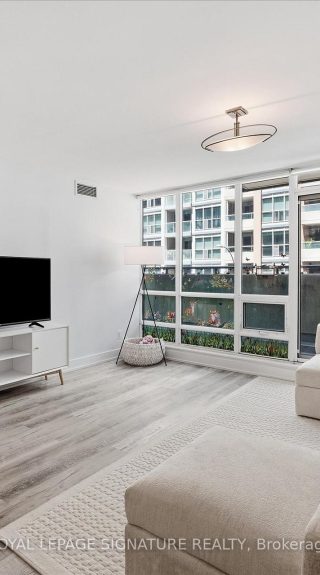301 – 263 Wellington St W, Toronto