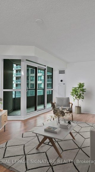 801 – 19 Grand Trunk Cres, Toronto