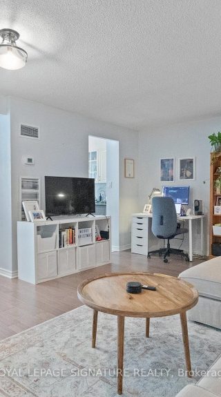 1013 – 633 Bay, Toronto