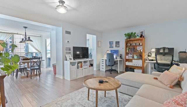 1013 – 633 Bay, Toronto