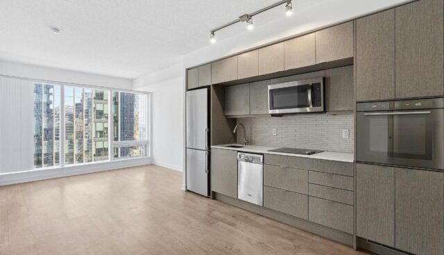 2004 – 10 York, Toronto