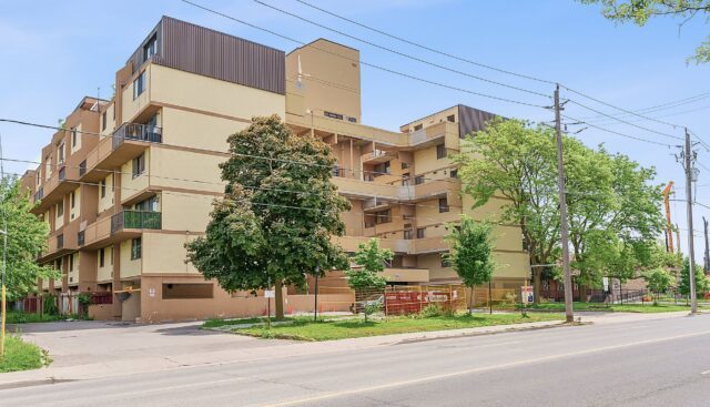 535 – 665 Kennedy Rd, Toronto