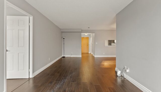 215 – 20 Southport St, Toronto