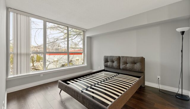 215 – 20 Southport St, Toronto