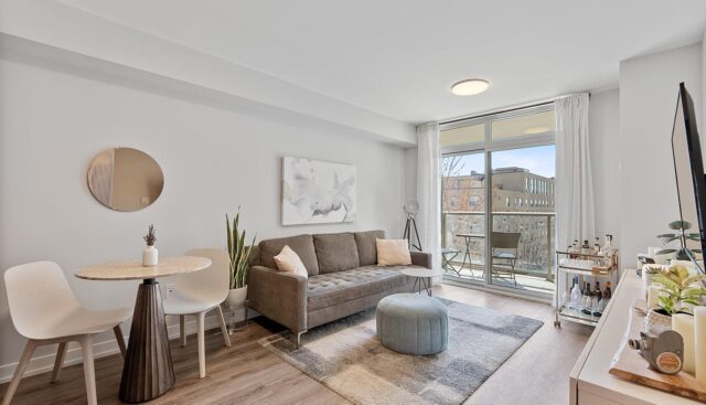 410 – 816 Lansdowne Ave, Toronto