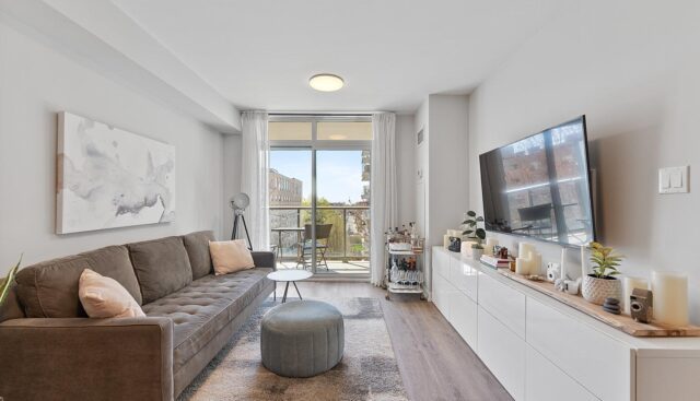 410 – 816 Lansdowne Ave, Toronto