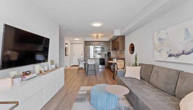 410 – 816 Lansdowne Ave, Toronto