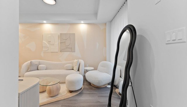 TH114 – 30 William Jackson, Toronto