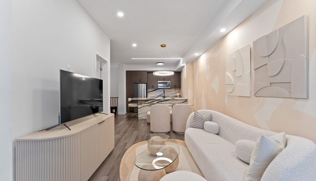 TH114 – 30 William Jackson, Toronto