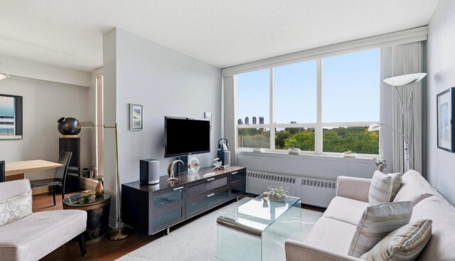 419 – 35 Ormskirk, Toronto