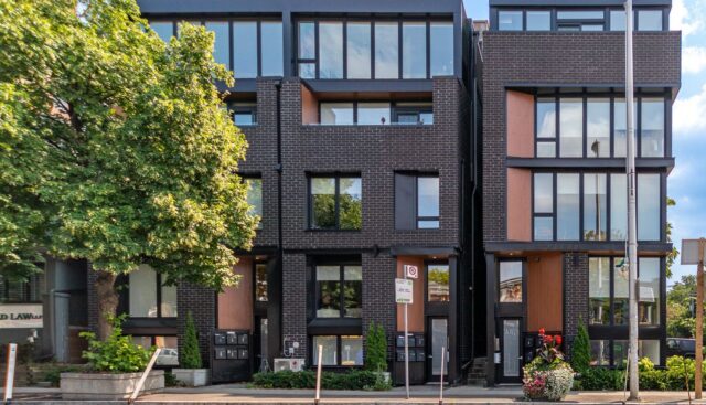 4 – 1557 Bloor St W, Toronto