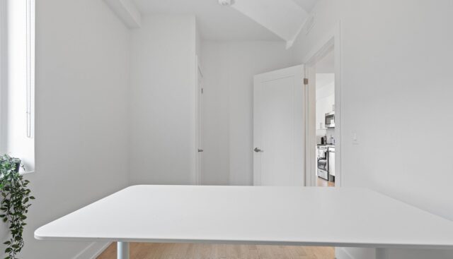 4 – 1557 Bloor St W, Toronto