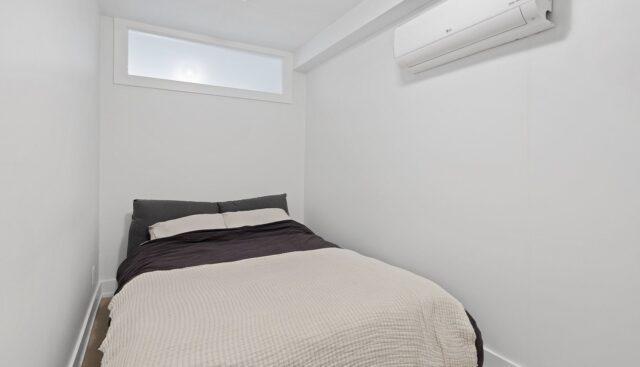 5 – 1555 Bloor St W, Toronto